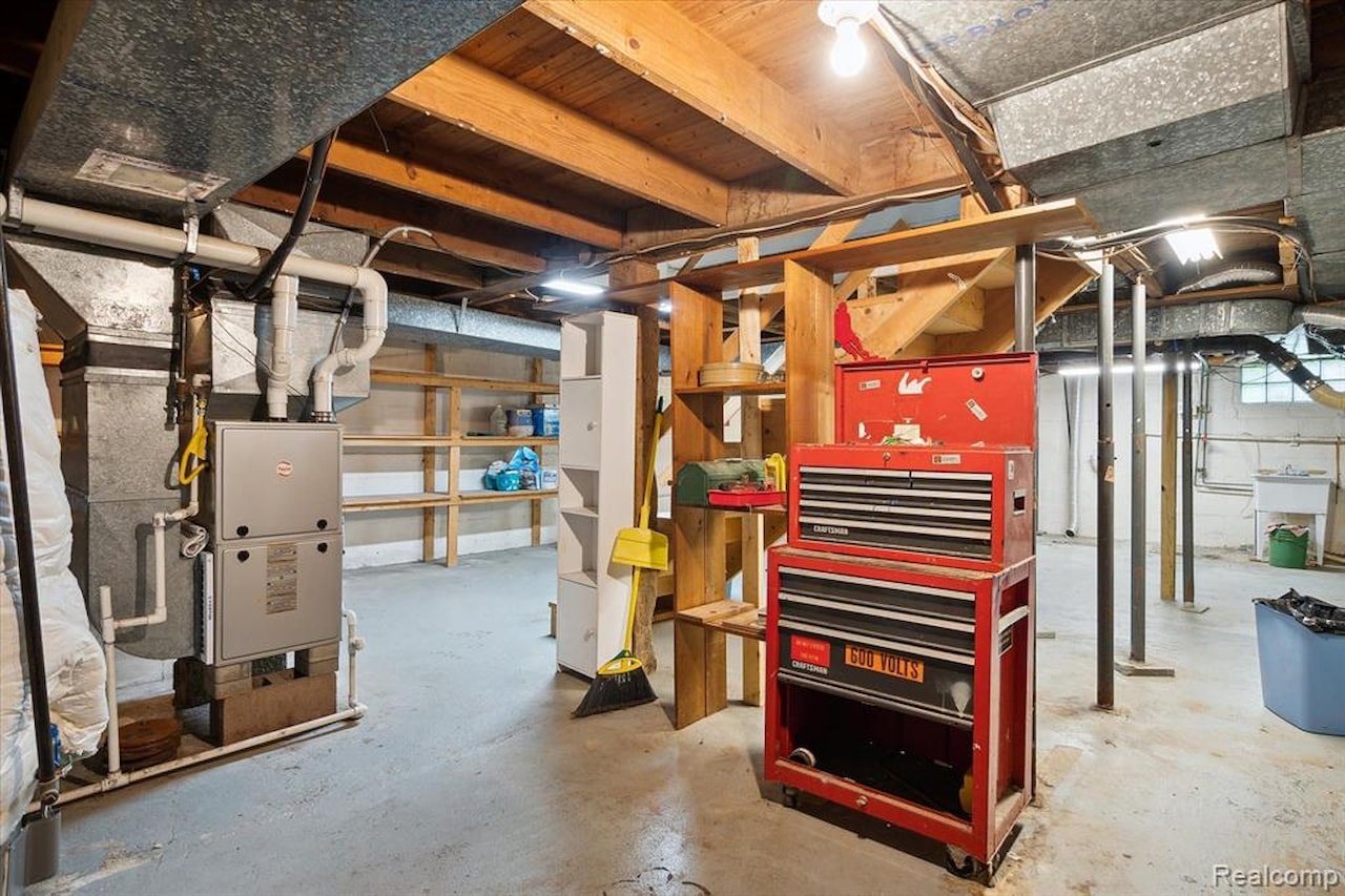260 S Dexter  St in Pinckney Vlg, MI Photo 63
