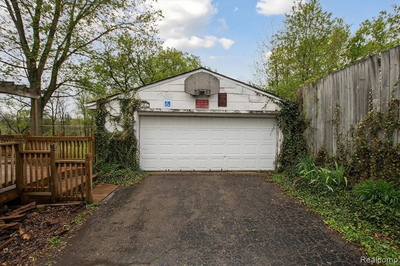 260 S Dexter  St in Pinckney Vlg, MI Photo 64
