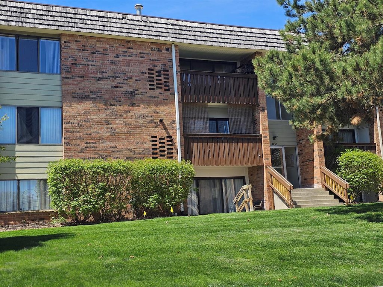 1215 S Maple Rd #203 in Ann Arbor, MI Photo 2