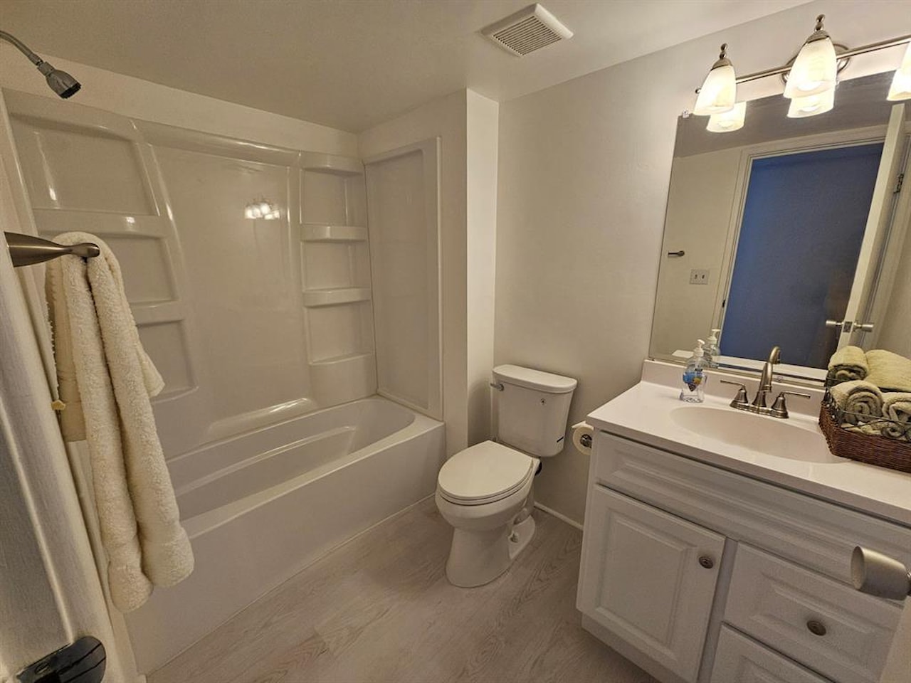 1215 S Maple Rd #203 in Ann Arbor, MI Photo 12