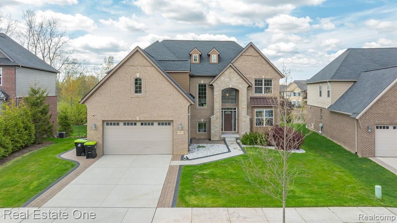 41829 Steinbeck in Novi, MI