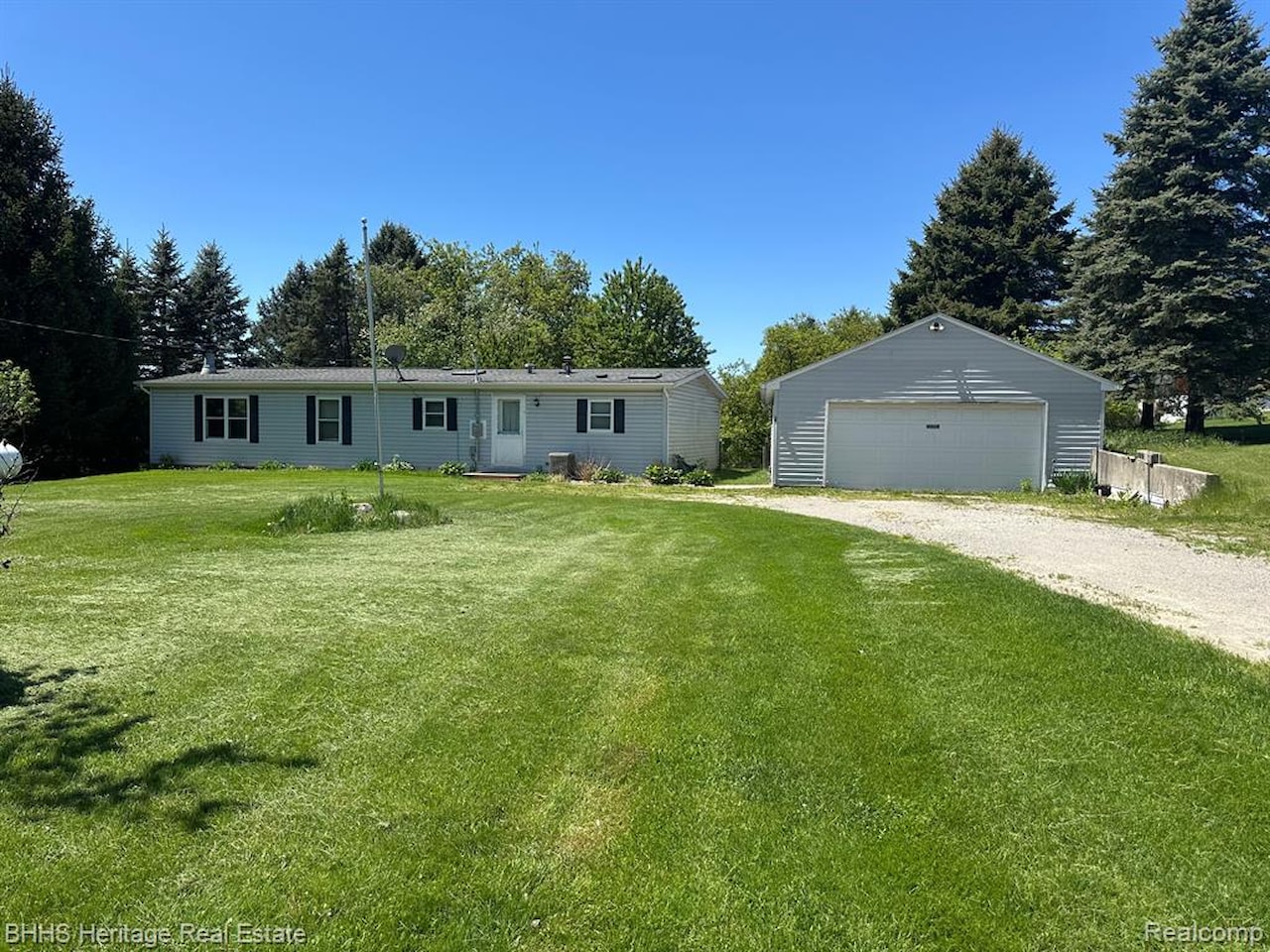 1088 Kern Rd in Iosco Twp, MI