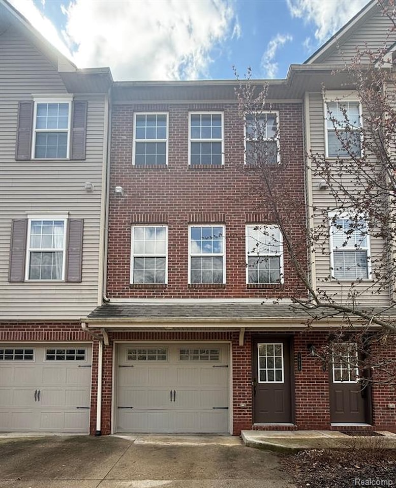 1618 Red Hickory in Howell Twp, MI