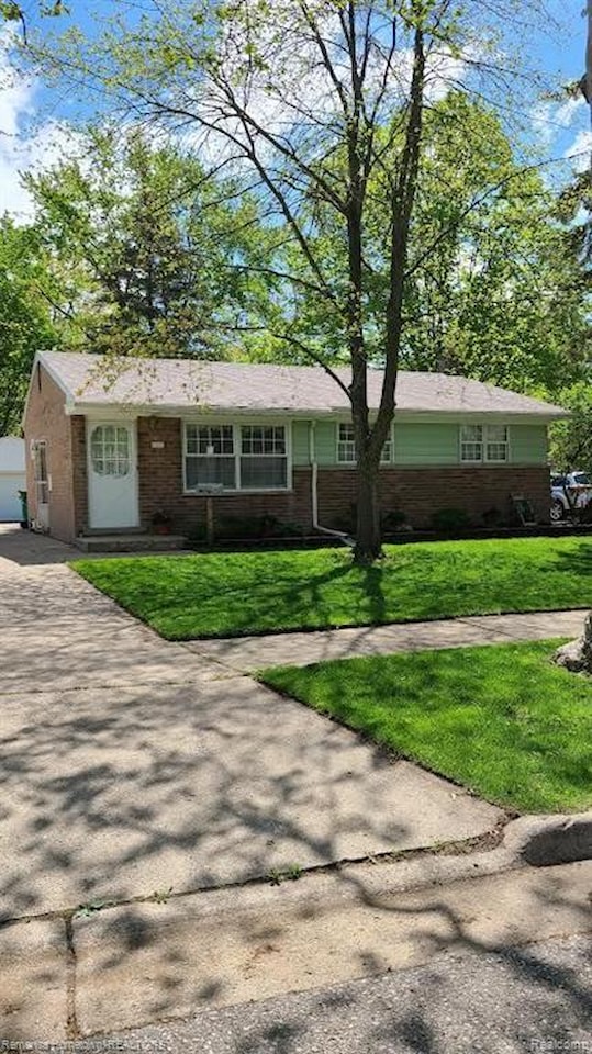 527 Rosemont Ave in Saline, MI