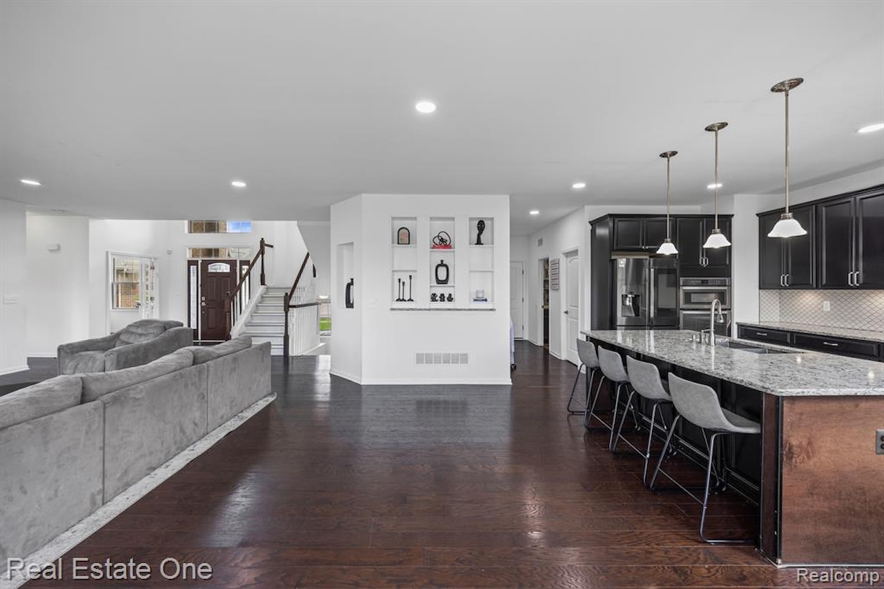 41829 Steinbeck in Novi, MI Photo 9
