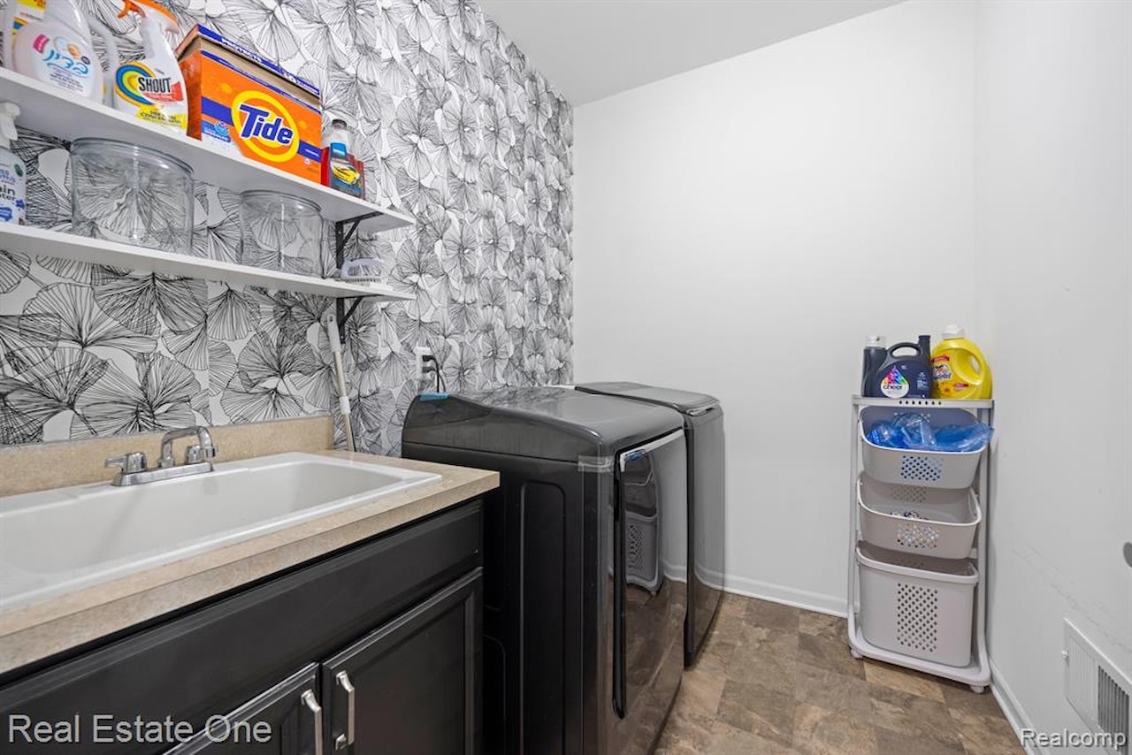 41829 Steinbeck in Novi, MI Photo 17