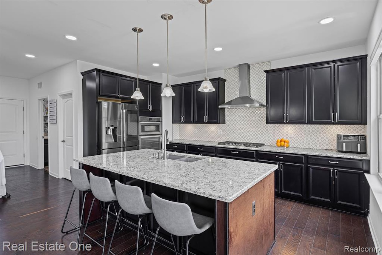 41829 Steinbeck in Novi, MI Photo 6