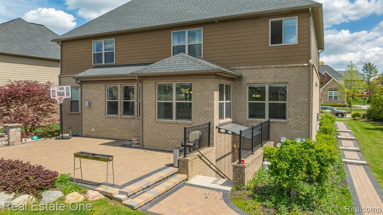 41829 Steinbeck in Novi, MI Photo 41