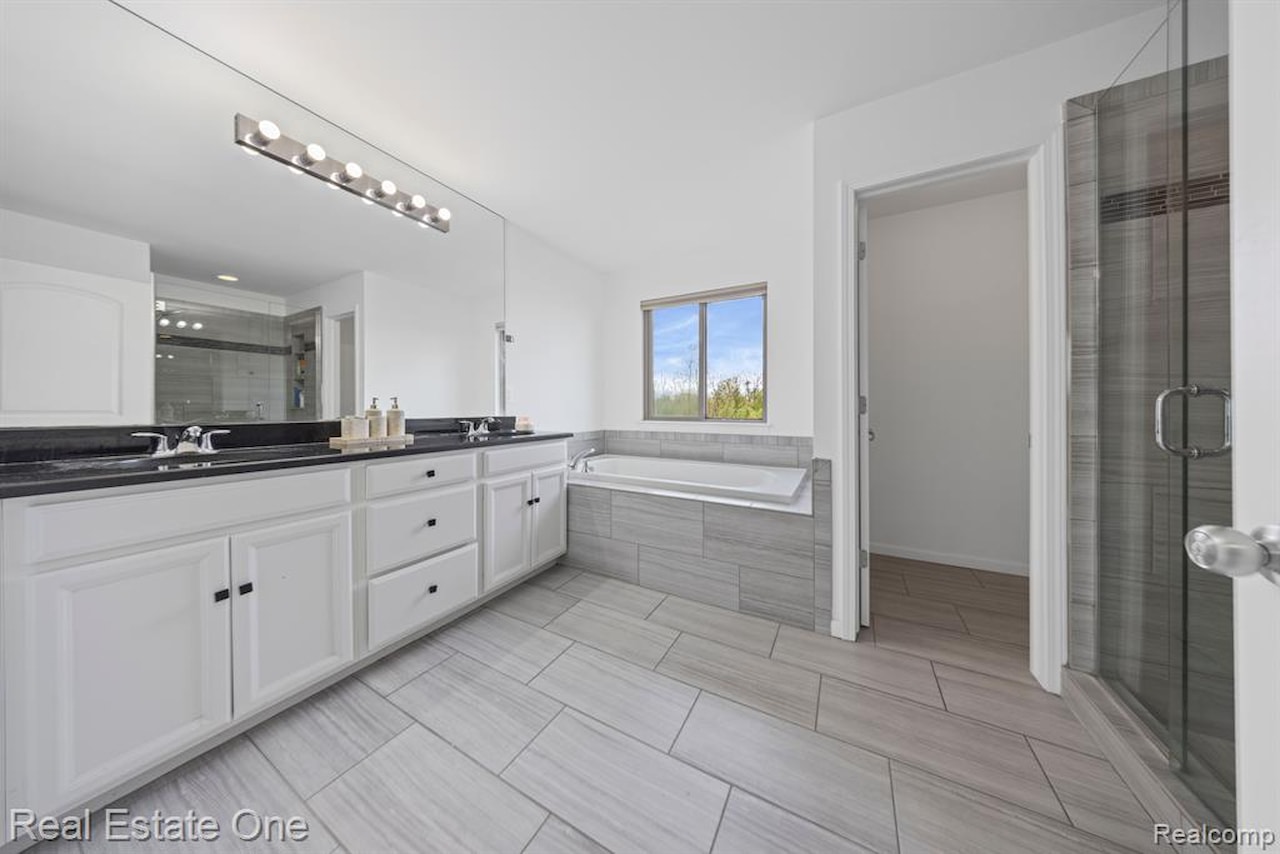 41829 Steinbeck in Novi, MI Photo 21