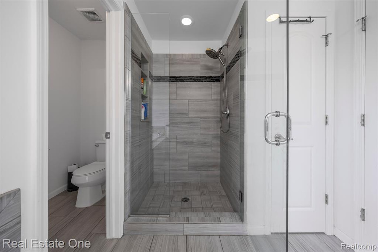 41829 Steinbeck in Novi, MI Photo 22