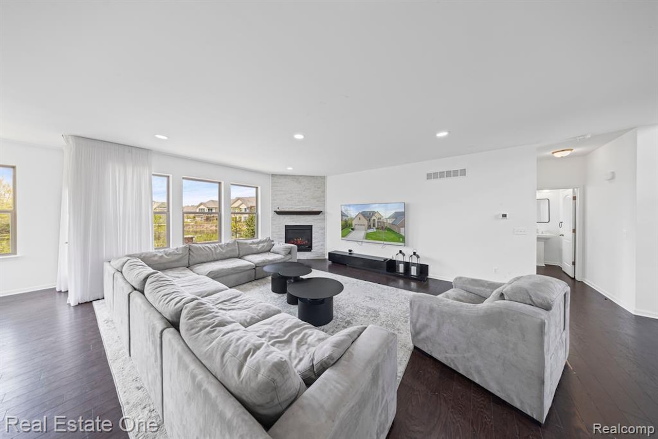 41829 Steinbeck in Novi, MI Photo 10