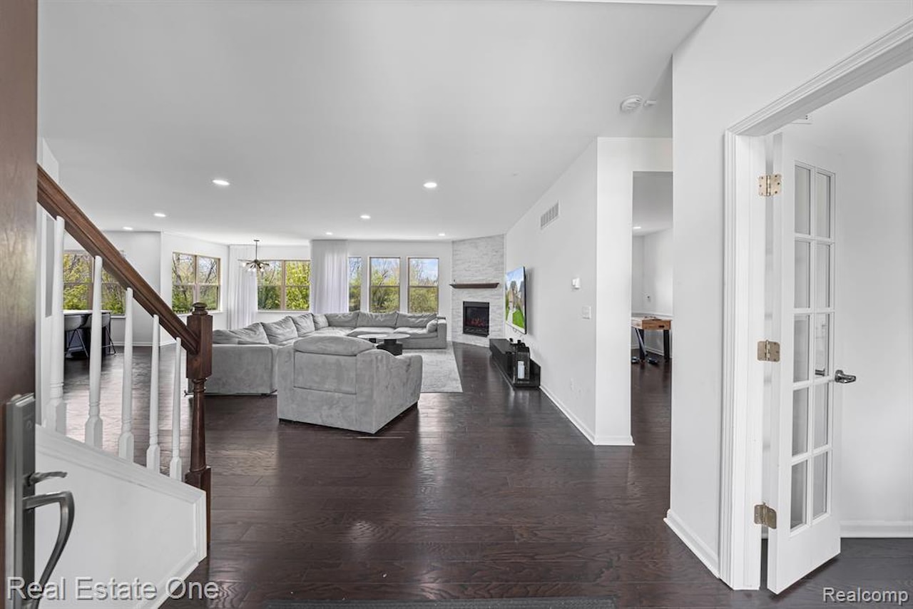 41829 Steinbeck in Novi, MI Photo 11