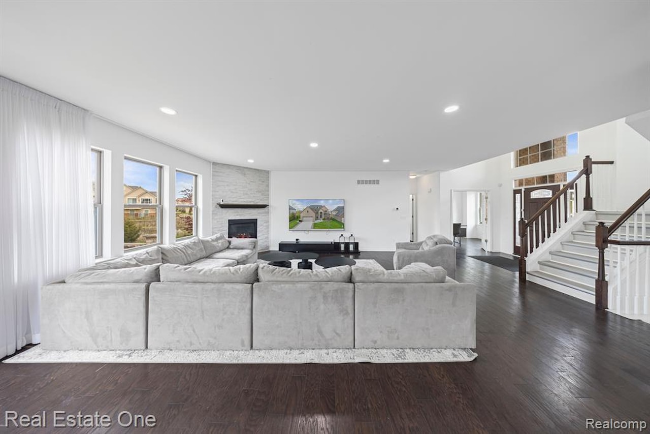 41829 Steinbeck in Novi, MI Photo 12