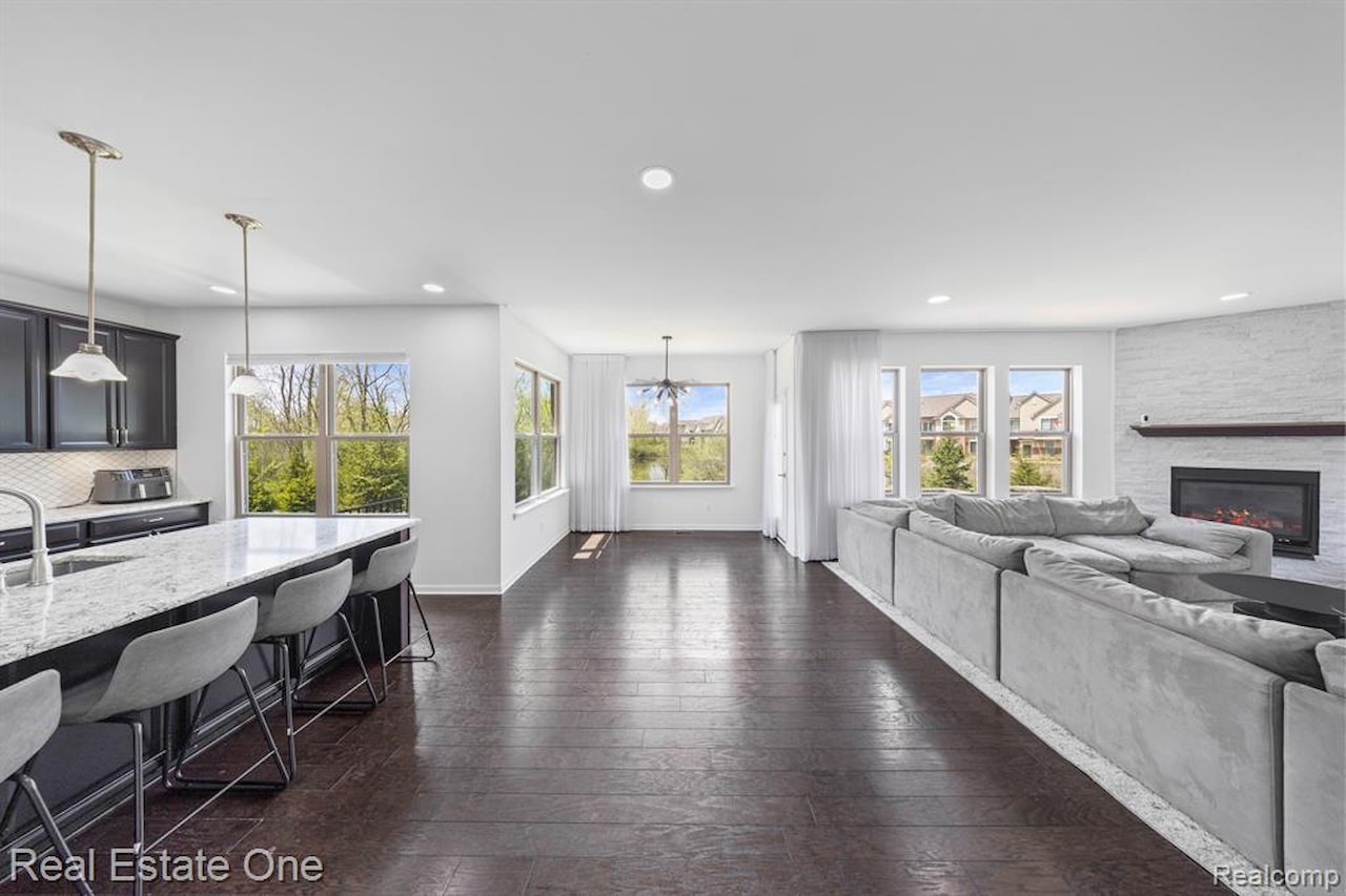 41829 Steinbeck in Novi, MI Photo 8