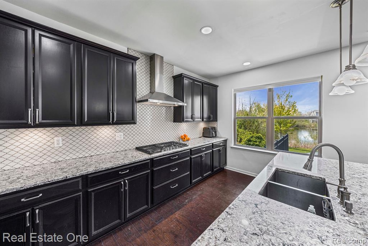 41829 Steinbeck in Novi, MI Photo 5