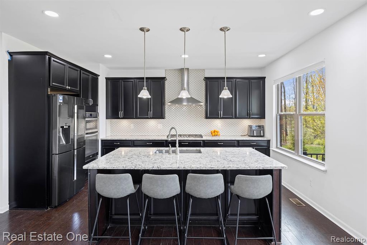 41829 Steinbeck in Novi, MI Photo 7