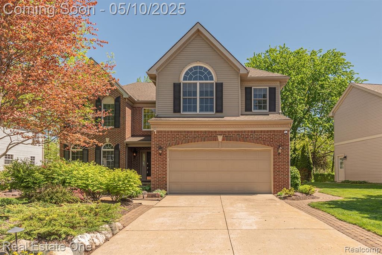 1090 Shetland Dr in South Lyon, MI Photo 3