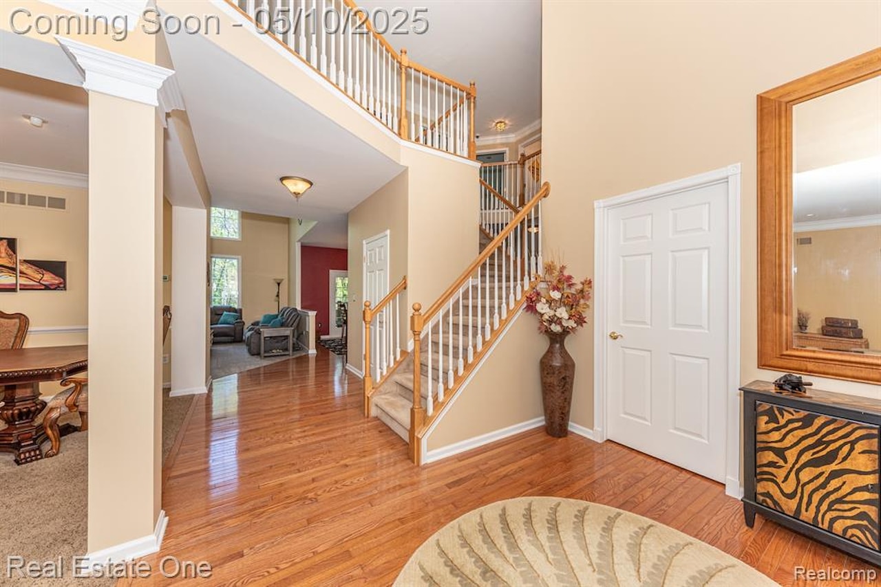 1090 Shetland Dr in South Lyon, MI Photo 5