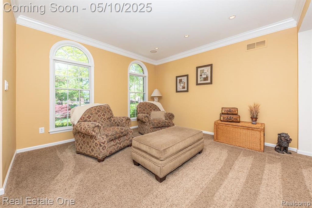 1090 Shetland Dr in South Lyon, MI Photo 7