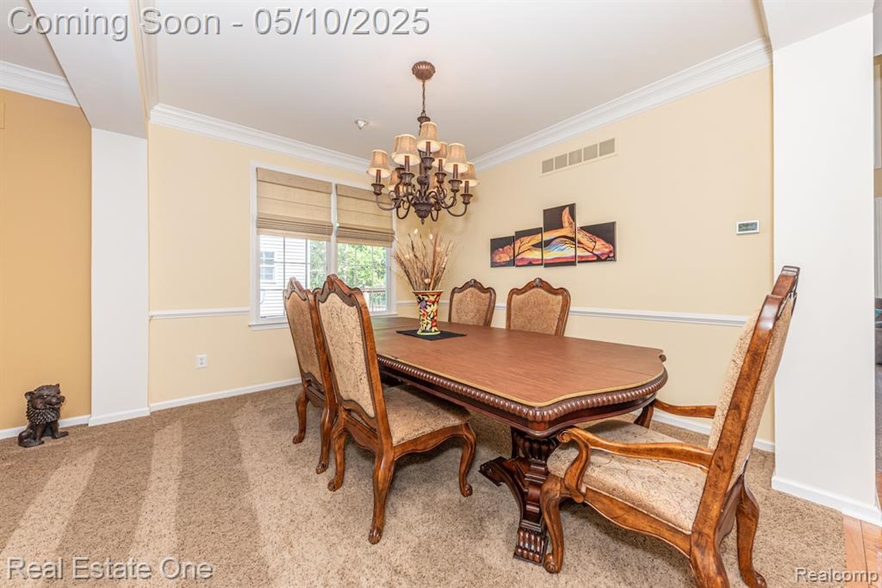 1090 Shetland Dr in South Lyon, MI Photo 9