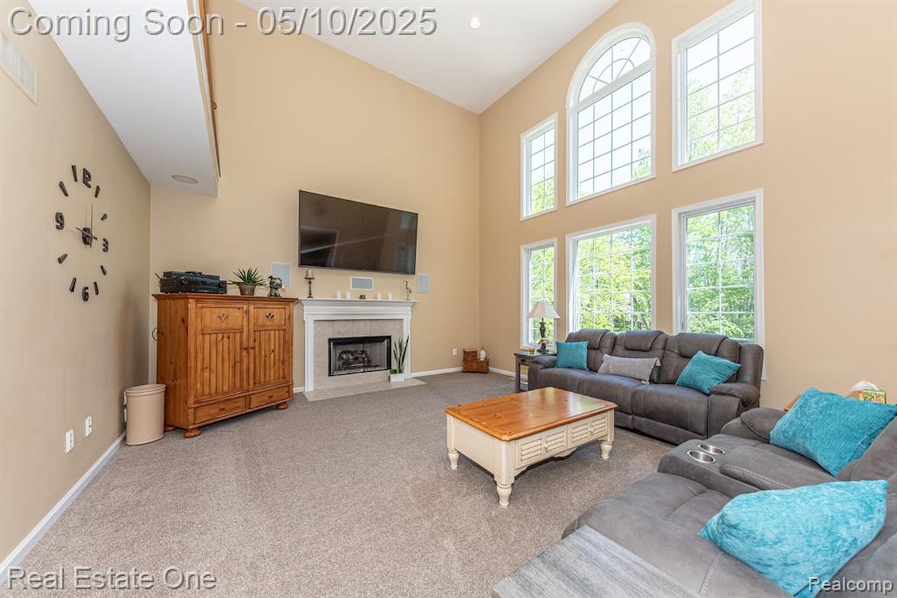 1090 Shetland Dr in South Lyon, MI Photo 10