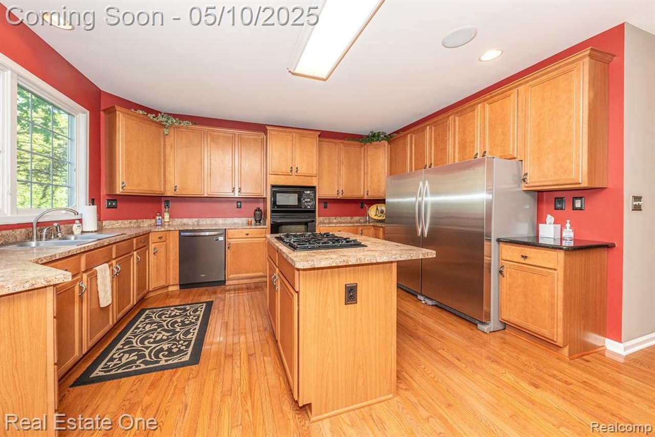 1090 Shetland Dr in South Lyon, MI Photo 15