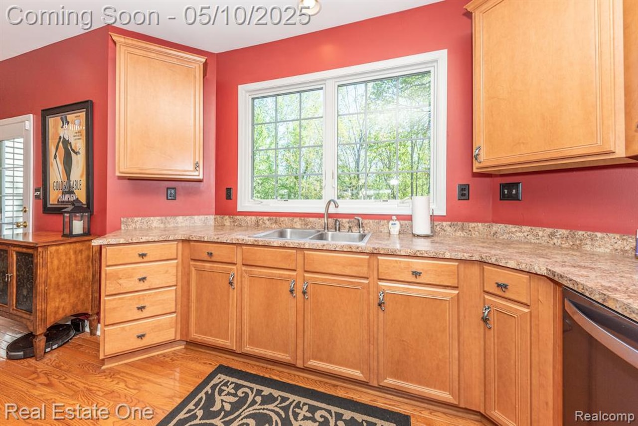 1090 Shetland Dr in South Lyon, MI Photo 17