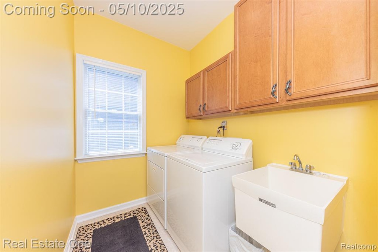 1090 Shetland Dr in South Lyon, MI Photo 20