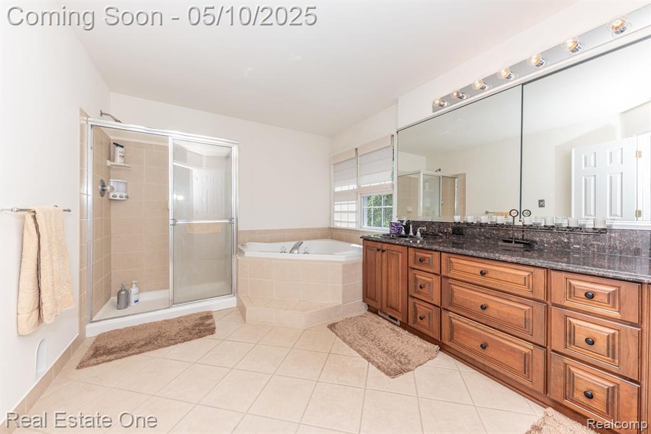 1090 Shetland Dr in South Lyon, MI Photo 26
