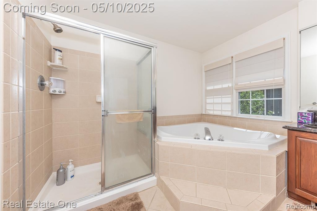 1090 Shetland Dr in South Lyon, MI Photo 27