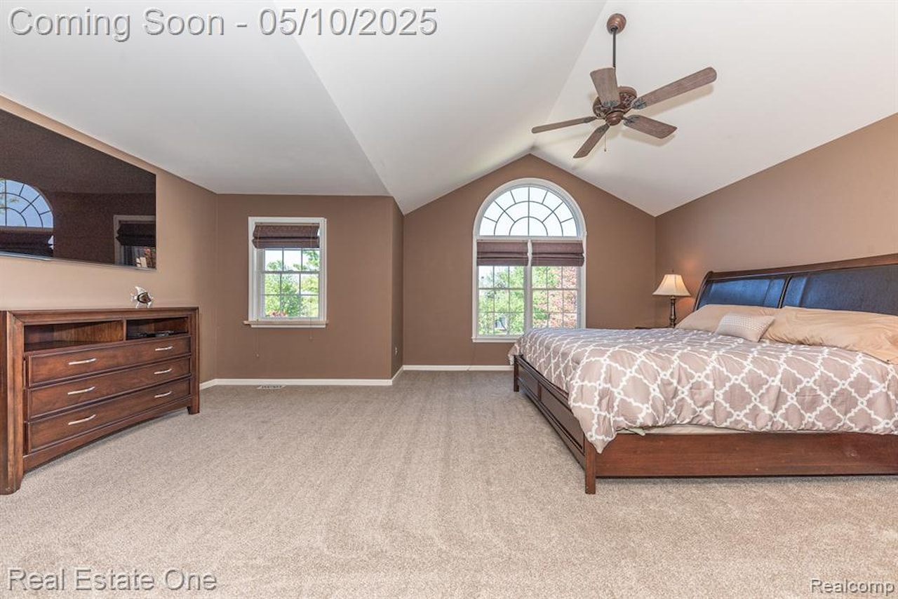 1090 Shetland Dr in South Lyon, MI Photo 24