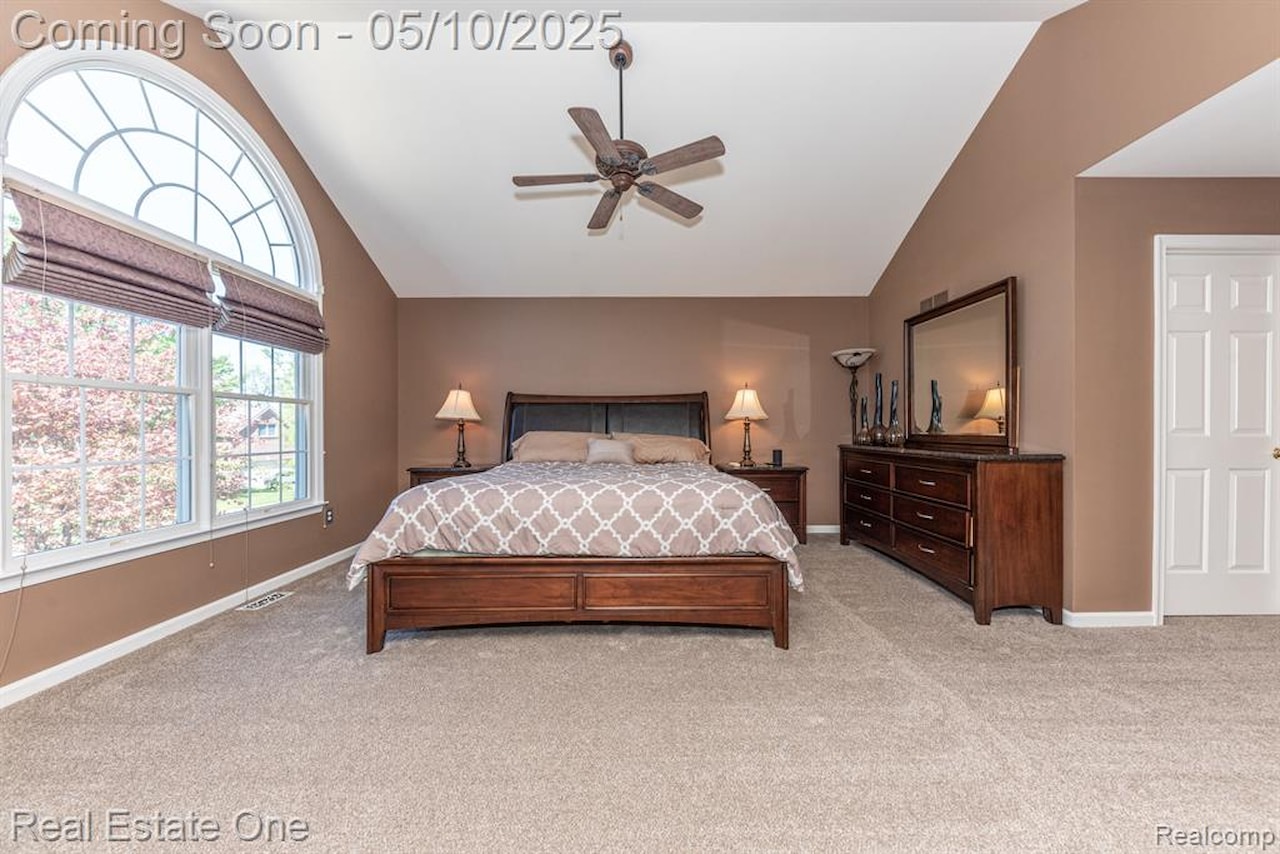 1090 Shetland Dr in South Lyon, MI Photo 25