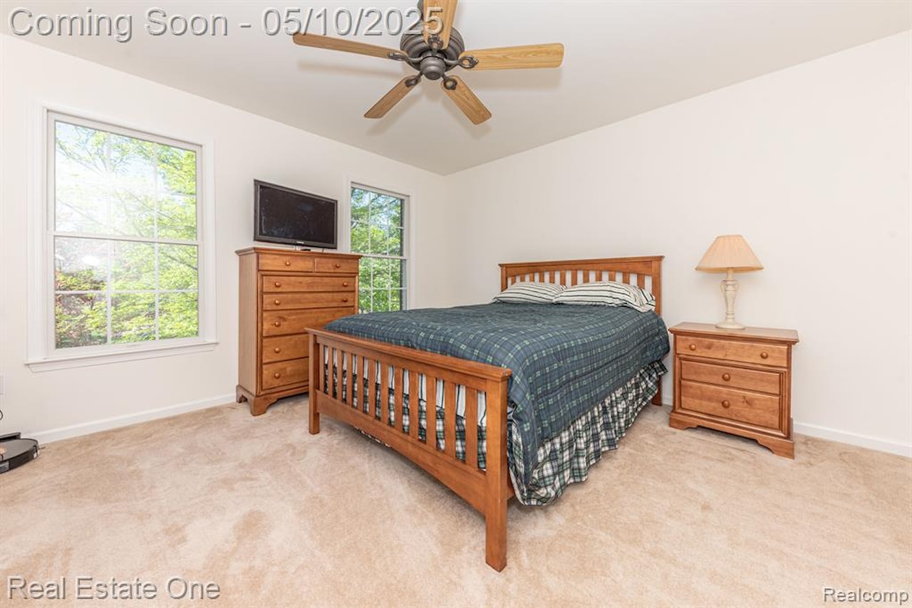 1090 Shetland Dr in South Lyon, MI Photo 28