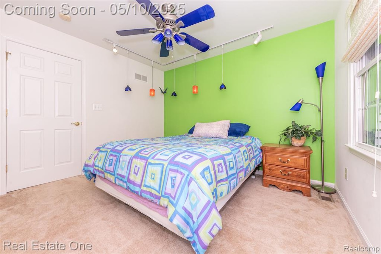 1090 Shetland Dr in South Lyon, MI Photo 31