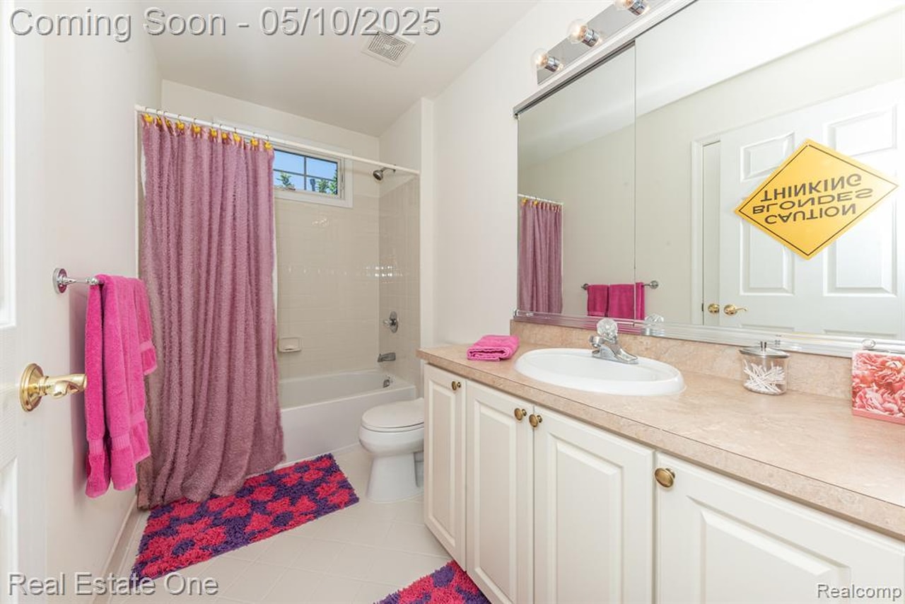 1090 Shetland Dr in South Lyon, MI Photo 34