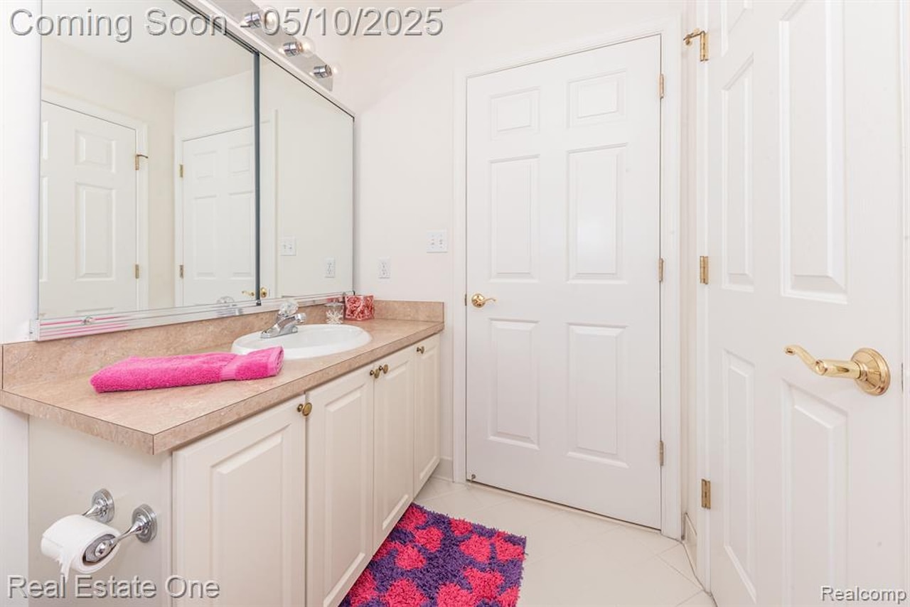 1090 Shetland Dr in South Lyon, MI Photo 35