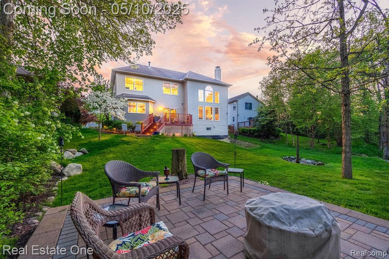 1090 Shetland Dr in South Lyon, MI Photo 42