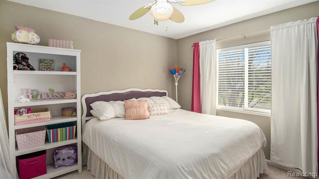 1204 Eastoak Dr in Fenton, MI Photo 11