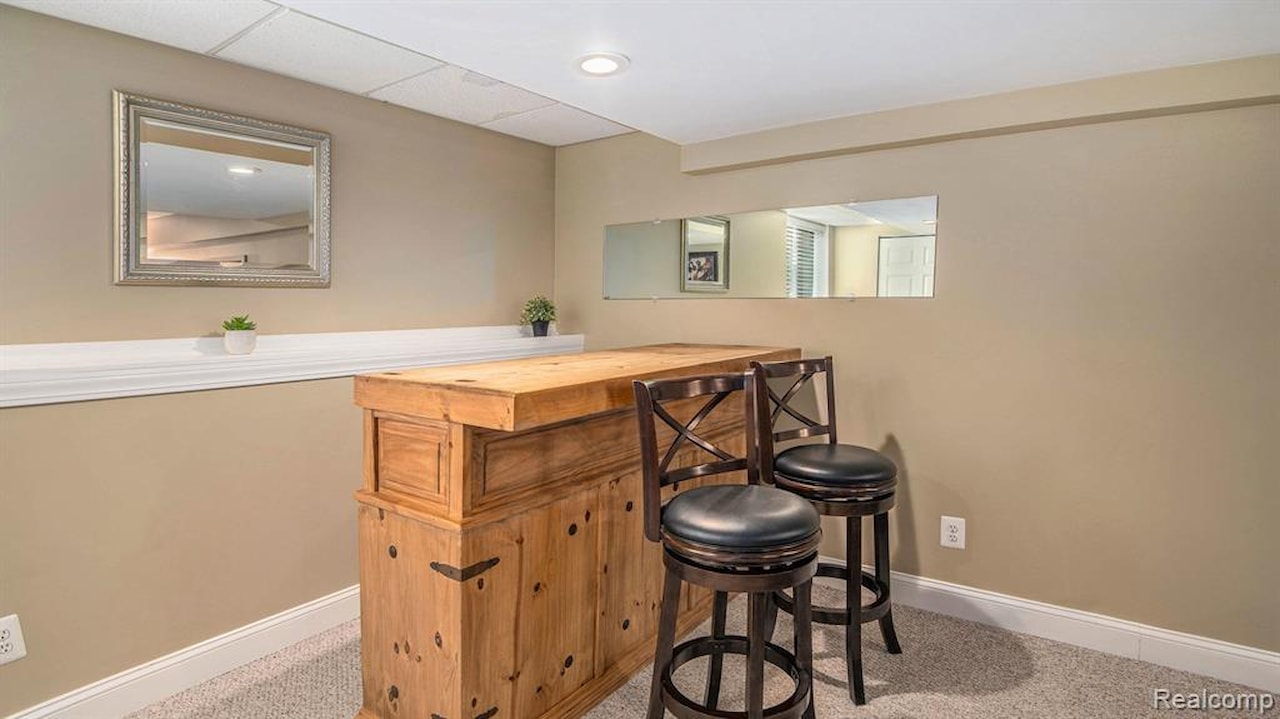 1204 Eastoak Dr in Fenton, MI Photo 14