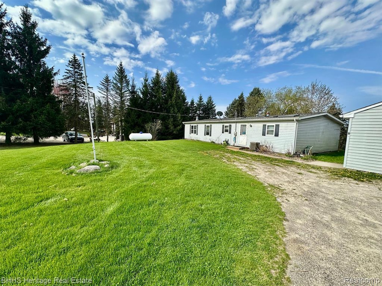 1088 Kern Rd in Iosco Twp, MI Photo 4
