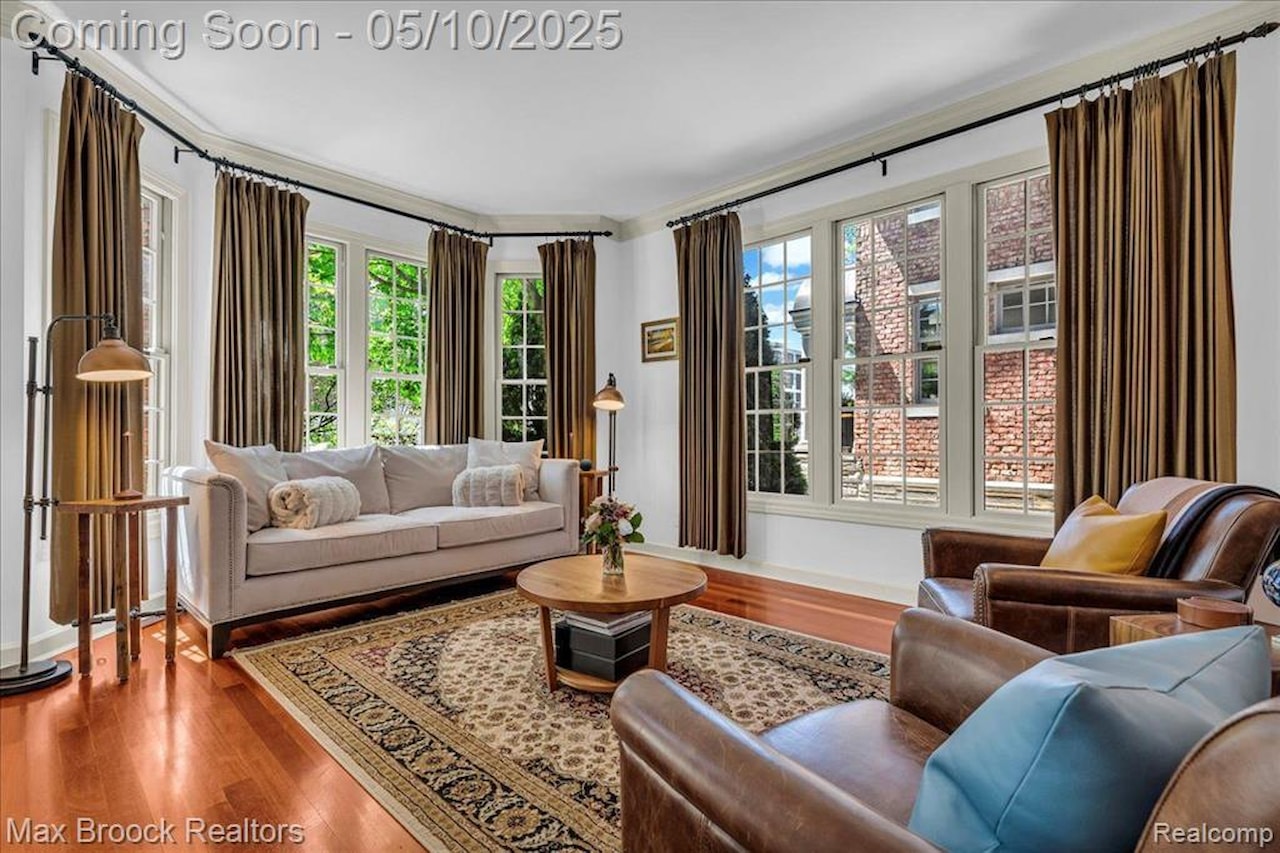570 Townsend St in Birmingham, MI Photo 4