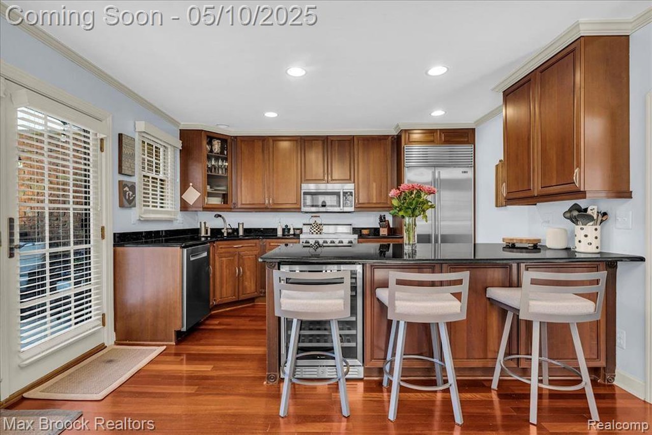 570 Townsend St in Birmingham, MI Photo 7