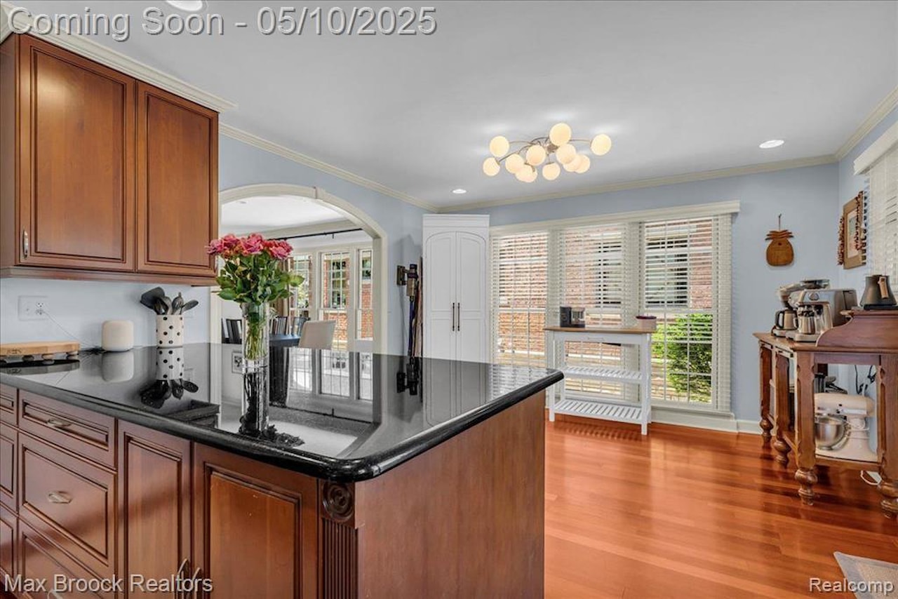 570 Townsend St in Birmingham, MI Photo 10