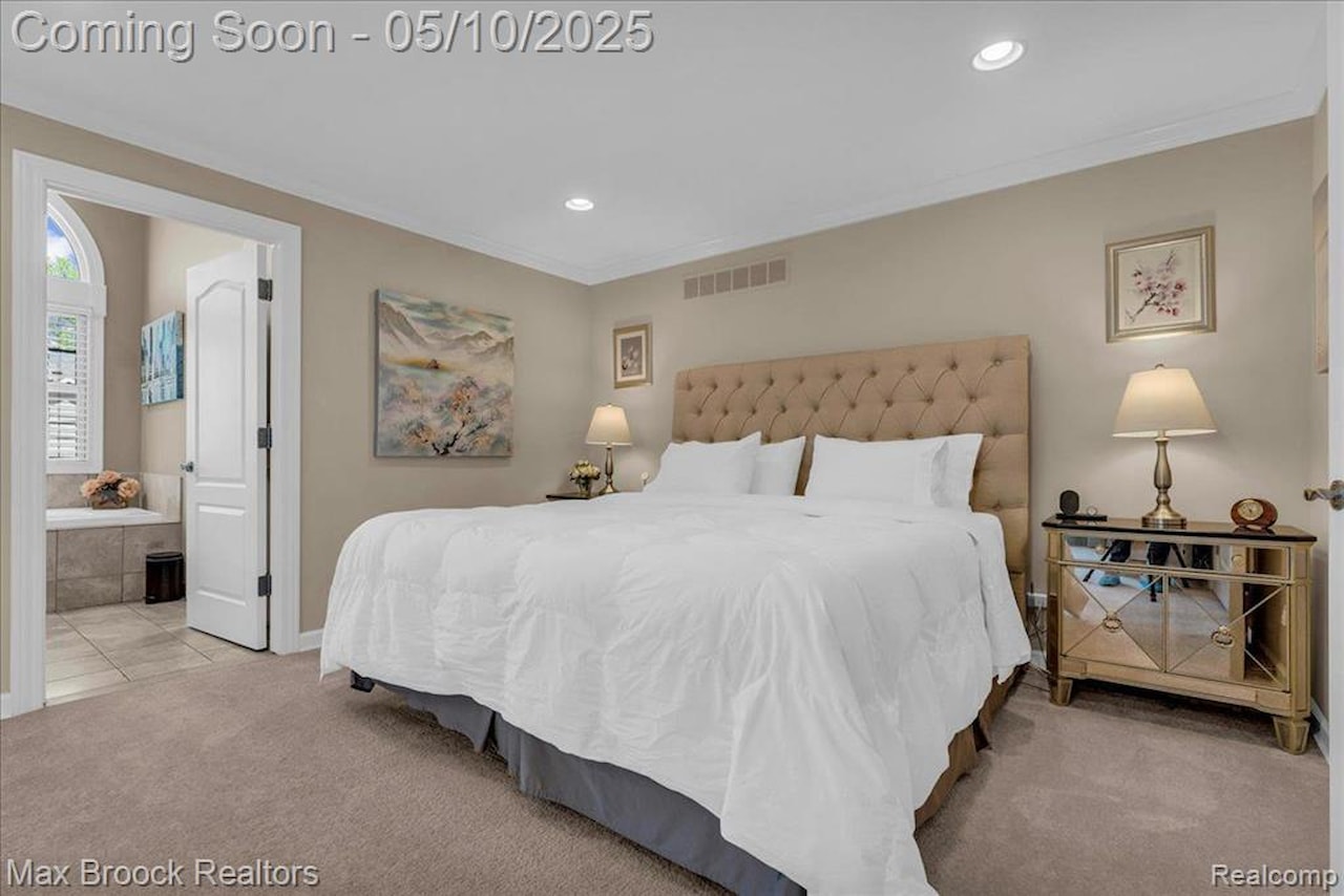 570 Townsend St in Birmingham, MI Photo 14