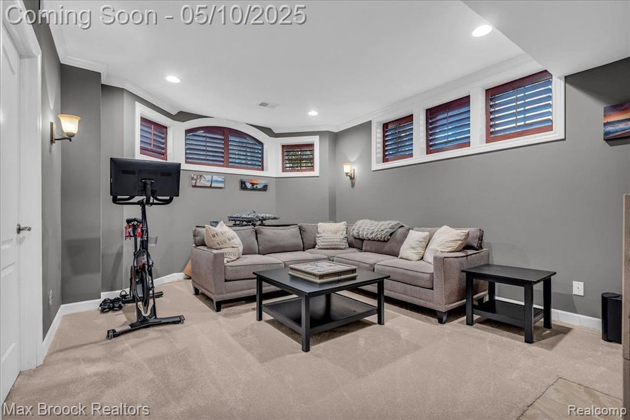570 Townsend St in Birmingham, MI Photo 27