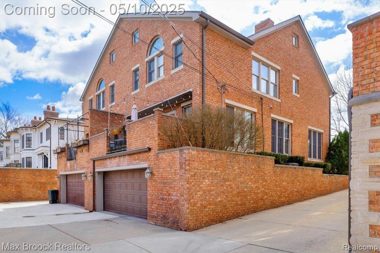 570 Townsend St in Birmingham, MI Photo 33