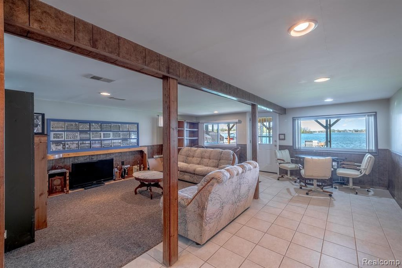 2414 Cranewood Dr in Fenton Twp, MI Photo 13