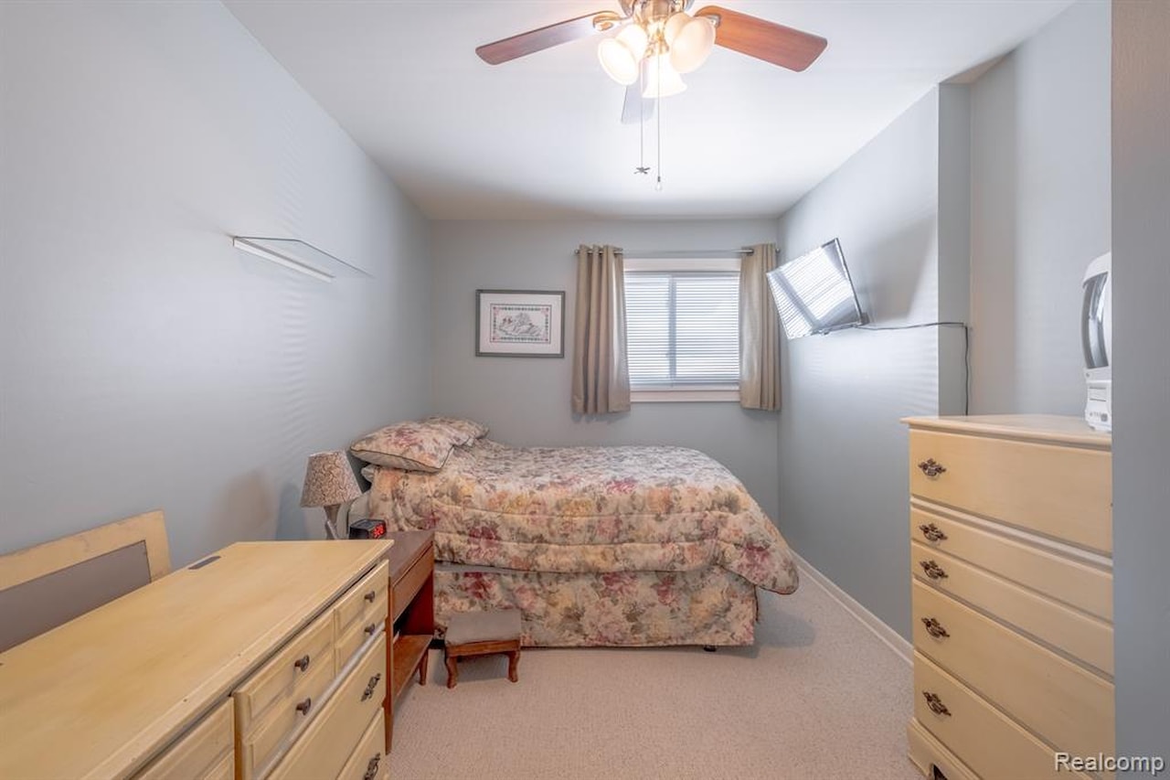 2414 Cranewood Dr in Fenton Twp, MI Photo 11