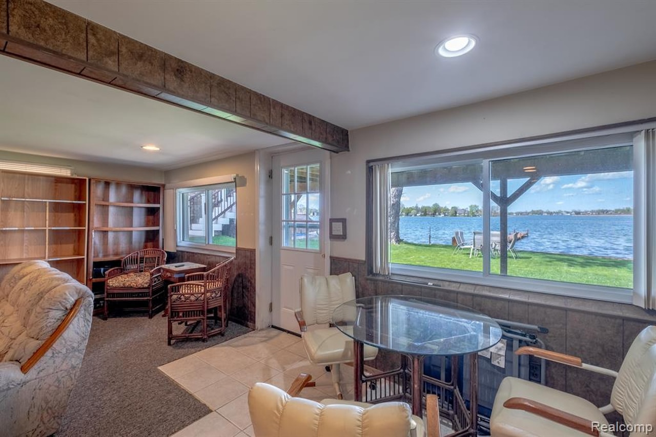 2414 Cranewood Dr in Fenton Twp, MI Photo 15