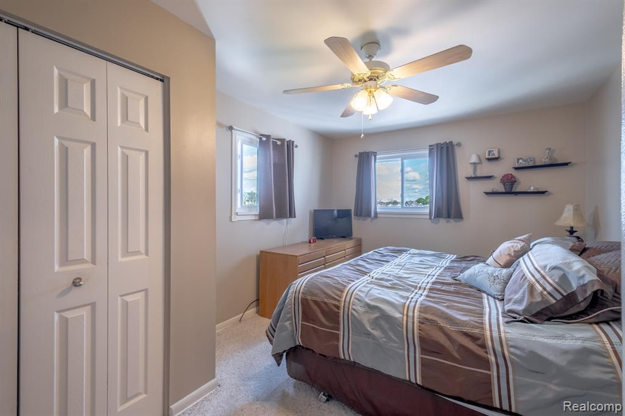 2414 Cranewood Dr in Fenton Twp, MI Photo 10